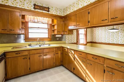 6412 Main St, Gloucester, VA 23061 photo 4