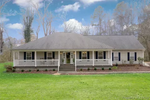 7222 Potter Ln, Gloucester, VA 23061 photo 1