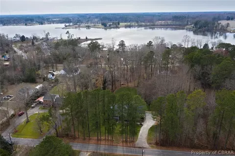 7222 Potter Ln, Gloucester, VA 23061 photo 2