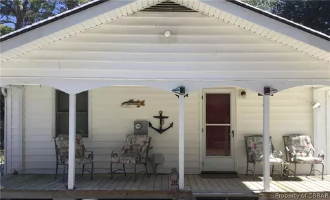 186 Apache Dr, Deltaville, VA 23043 photo 5