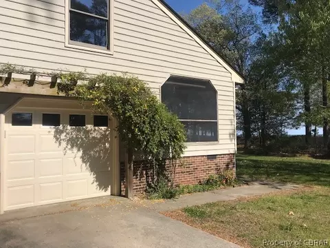 9734 Mariners Watch Ln, Gloucester, VA 23061 photo 3