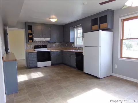 327 Nassau Pl, Hampton, VA 23666 photo 6