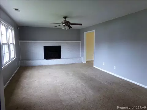 327 Nassau Pl, Hampton, VA 23666 photo 3