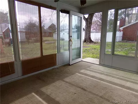327 Nassau Pl, Hampton, VA 23666 photo 11