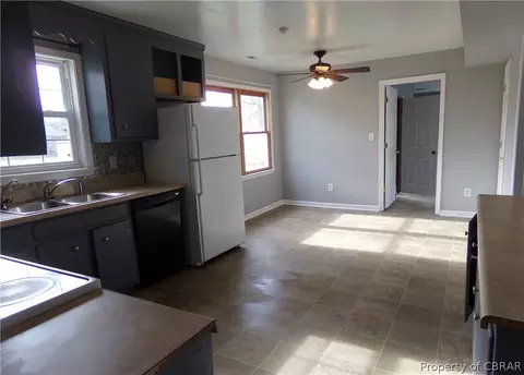 327 Nassau Pl, Hampton, VA 23666 photo 5