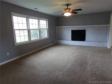 327 Nassau Pl, Hampton, VA 23666 photo 4