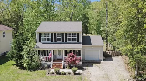 12374 Cedar Trl, Gloucester, VA 23061 photo 1