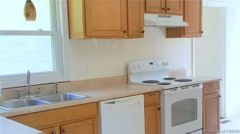 4949 Edwin Ln, Hayes, VA 23072 photo 7