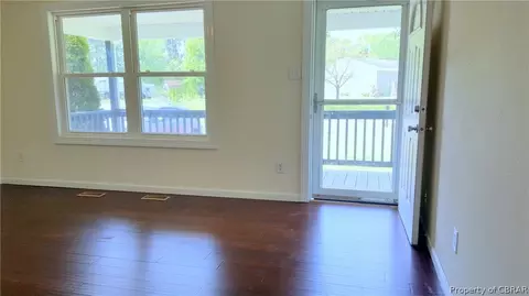 4949 Edwin Ln, Hayes, VA 23072 photo 4