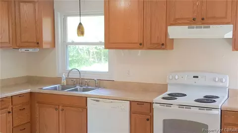 4949 Edwin Ln, Hayes, VA 23072 photo 8
