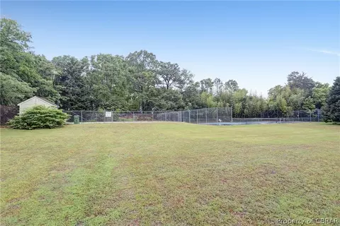 7759 The Points Pl, Gloucester Point, VA 23062 photo 33