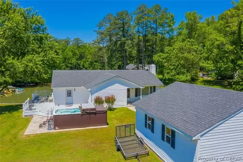 174 Carters Cove Dr, Weems, VA 22576 photo 9