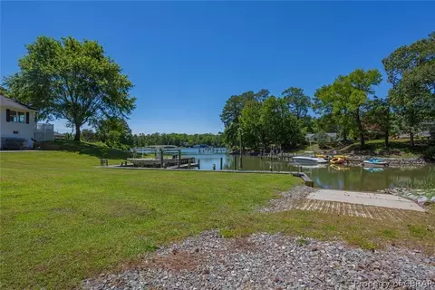 174 Carters Cove Dr, Weems, VA 22576 photo 8