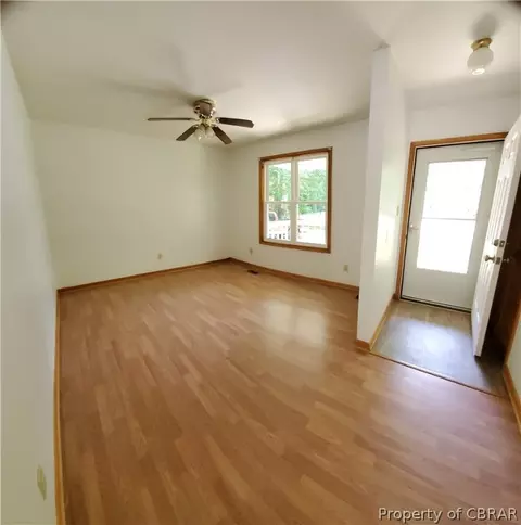 6945 Fox Ln, Gloucester, VA 23061 photo 9