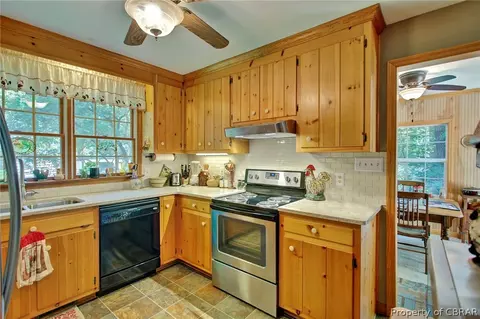 6454 Fleming Rilee Ln, Gloucester, VA 23061 photo 9