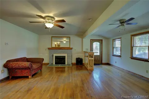 1742 Azalea Point Rd, Gloucester Point, VA 23062 photo 4