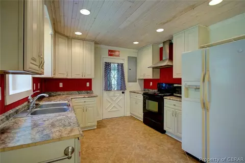 1742 Azalea Point Rd, Gloucester Point, VA 23062 photo 12