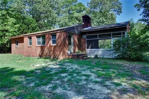 1742 Azalea Point Rd, Gloucester Point, VA 23062 photo 1