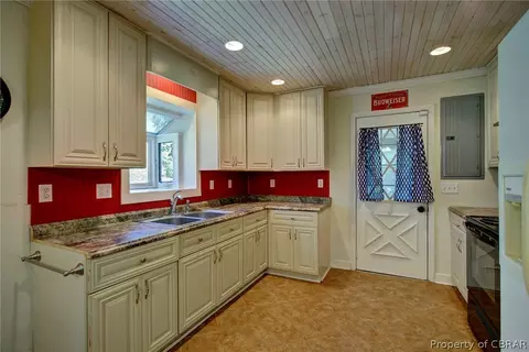 1742 Azalea Point Rd, Gloucester Point, VA 23062 photo 11