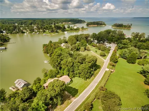 829 Plainview Rd, Topping, VA 23169 photo 3