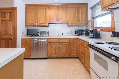 829 Plainview Rd, Topping, VA 23169 photo 10