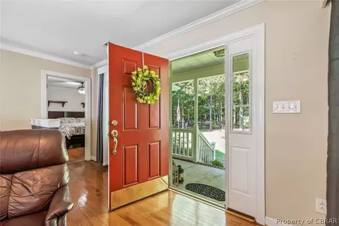 8185 Manor Dr, Gloucester, VA 23061 photo 2