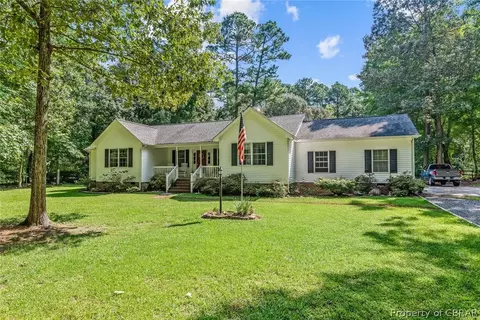 8185 Manor Dr, Gloucester, VA 23061 photo 1
