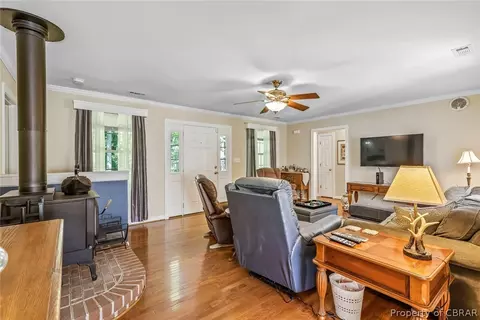 8185 Manor Dr, Gloucester, VA 23061 photo 5