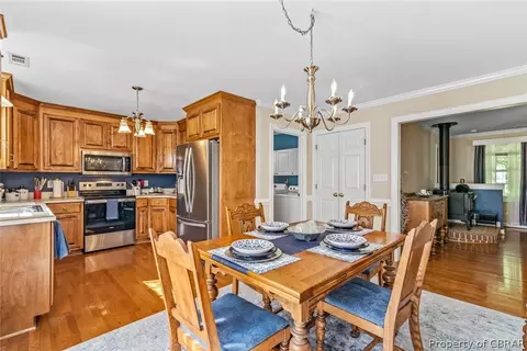 8185 Manor Dr, Gloucester, VA 23061 photo 10