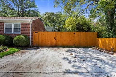 131 Westbrook Dr, Hampton, VA 23666 photo 3