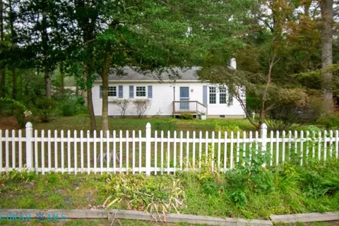 281 Lancelot Dr, Reedville, VA 22539