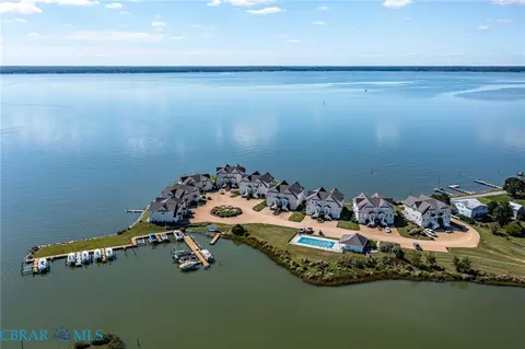 562 Riverside Dr, Lancaster, VA 22503