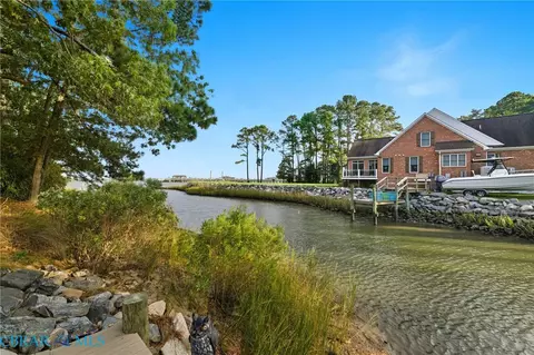 718 Dandy Loop Rd, Yorktown, VA 23692
