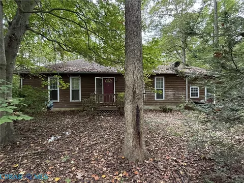 355 Raven Rd, Saluda, VA 23149