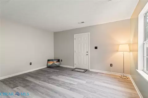 Living - 406 Atlantic Ave, Hampton, VA 23664 photo 2 of 3