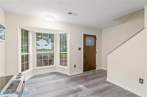 Entry Way - 406 Atlantic Ave, Hampton, VA 23664 photo 2 of 3