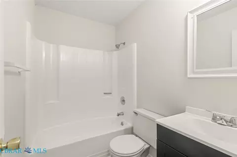 Bath - 406 Atlantic Ave, Hampton, VA 23664 photo 1 of 2