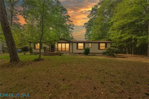 444 Morse Point Rd, Port Haywood, VA 23138