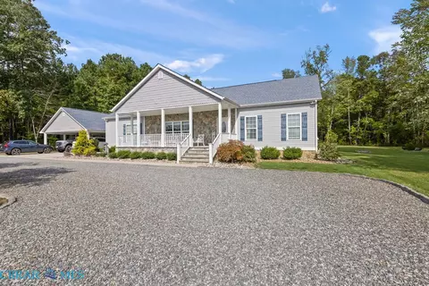 3610 N River Rd, Cardinal, VA 23025
