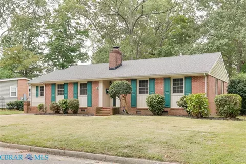 4 Sanford Dr, Newport News, VA 23601