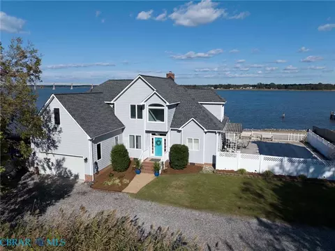 537 2nd St, West Point, VA 23181