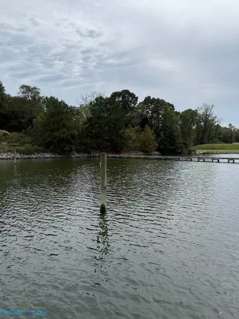 2 Oyster Pt, White Stone, VA 22578
