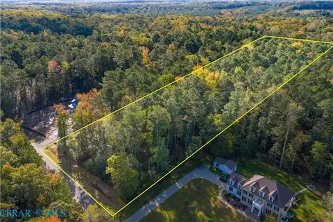8 Riverwatch Dr, Gloucester, VA 23061