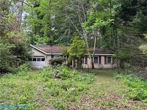 1156 Hallieford Rd, Cobbs Creek, VA 23035