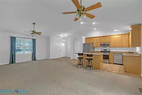 7095 Hunters Pointe Dr, Gloucester, VA 23061 photo 16