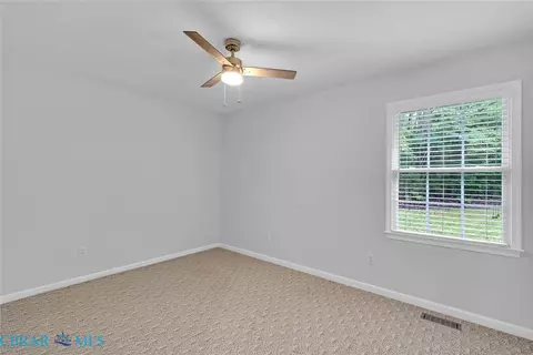 7095 Hunters Pointe Dr, Gloucester, VA 23061 photo 31