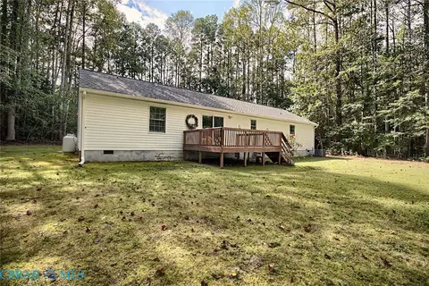 7095 Hunters Pointe Dr, Gloucester, VA 23061 photo 5