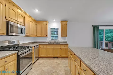 7095 Hunters Pointe Dr, Gloucester, VA 23061 photo 20