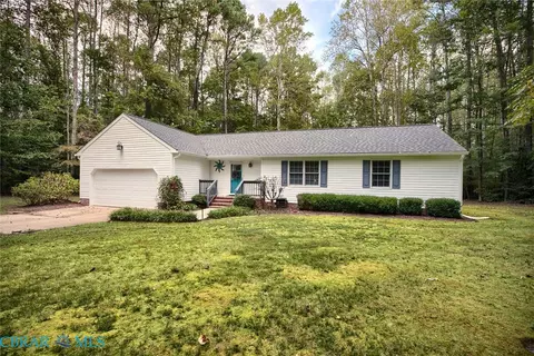 7095 Hunters Pointe Dr, Gloucester, VA 23061