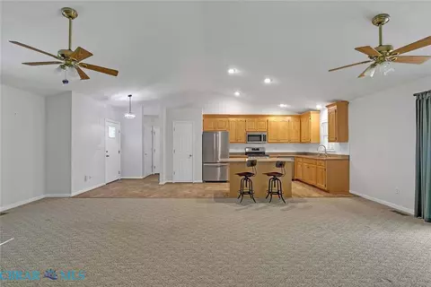 7095 Hunters Pointe Dr, Gloucester, VA 23061 photo 14